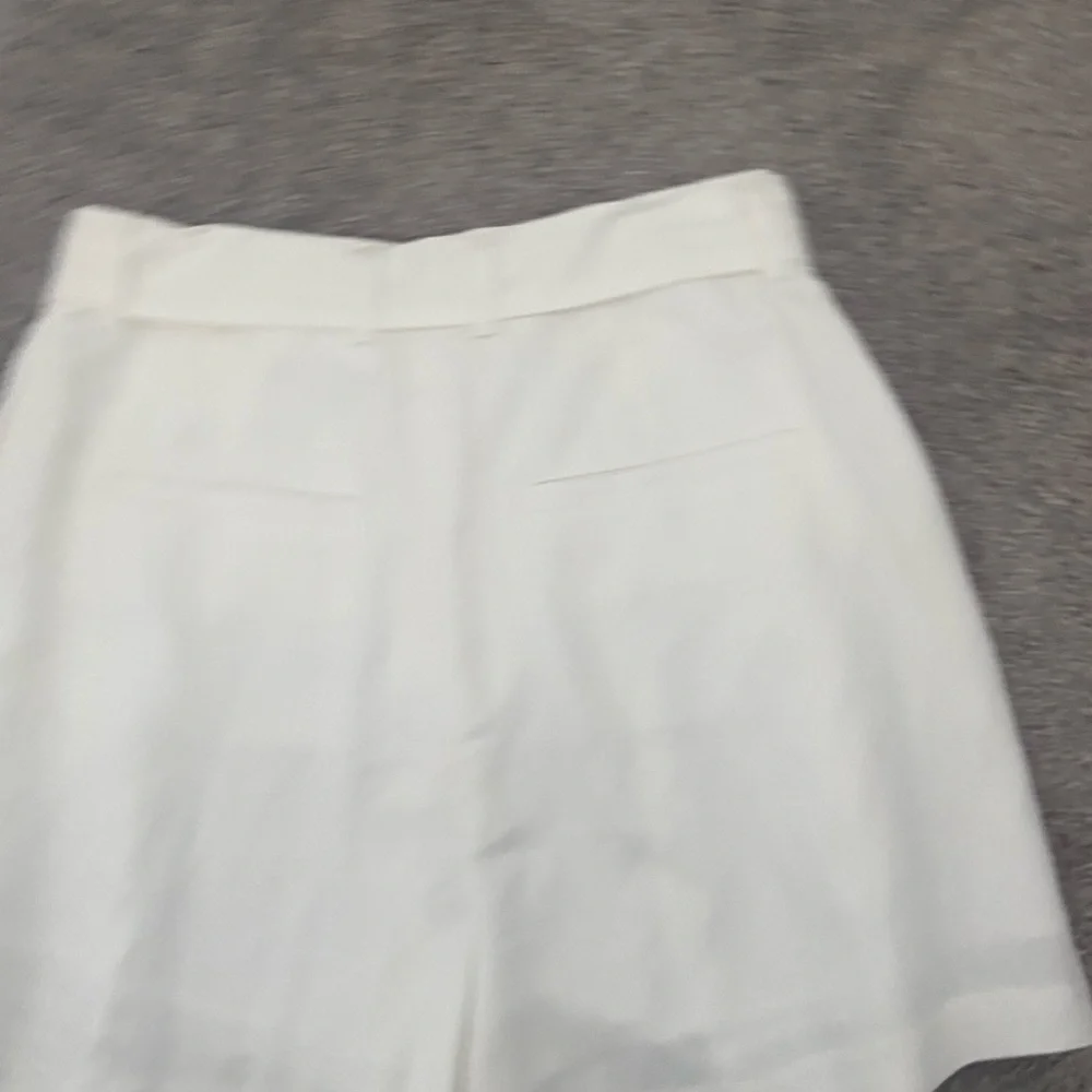 Club Monaco white linen shorts - Picture 5 of 5